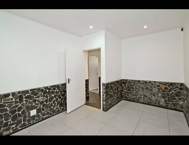 854M² BUILDING FOR SALE IN BRAMLEY